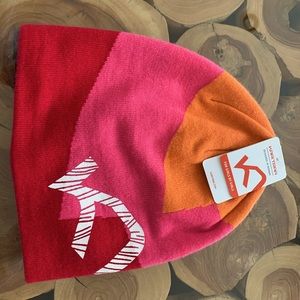 KARI TRAA Moguls Beanie Girls New with tags